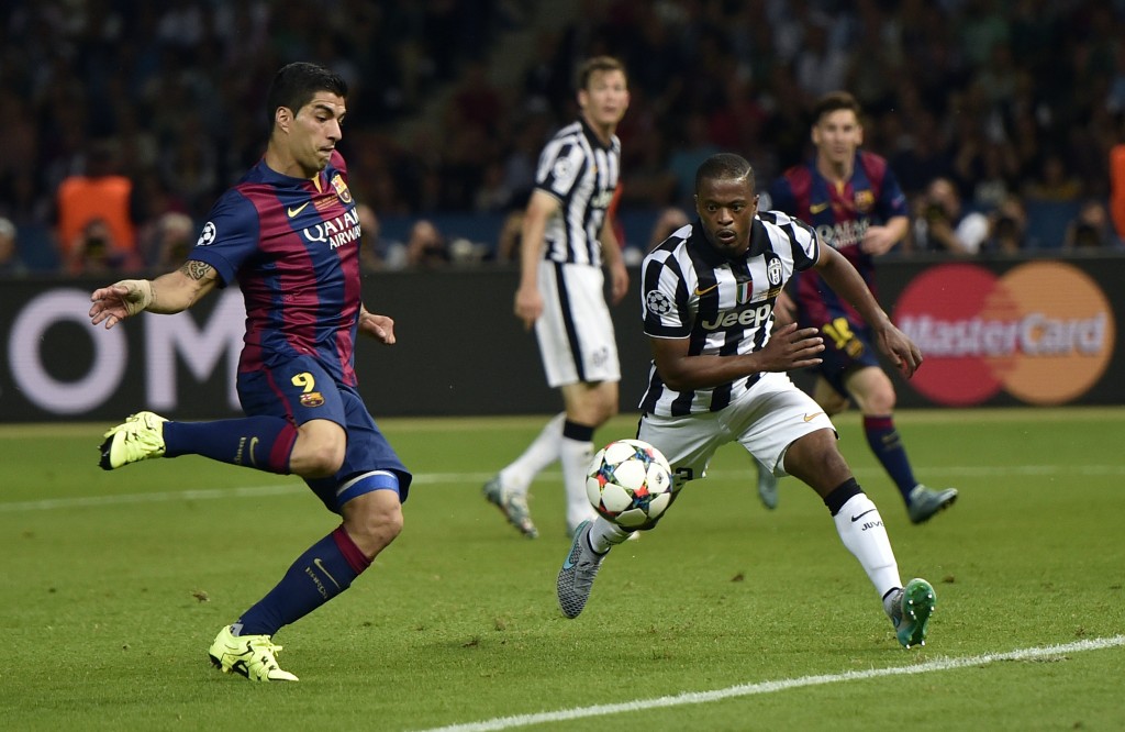 Barcelona's Luis Suarez, left, scores his side's second goal during the Champions League final soccer match between Juventus Turin and FC Barcelona at the Olympic stadium in Berlin Saturday, June 6, 2015. (AP Photo/Martin Meissner)